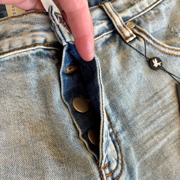 ONE TEASPOON Low-Waisted Bandit Denim Shorts (color Hendrixe) - Picture 8 of 16